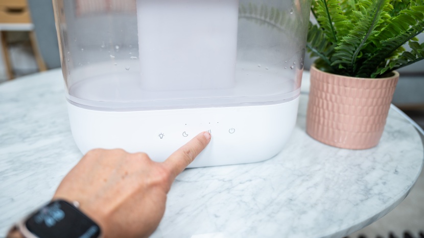 dreo hm311 - the simple unit interface is intuitive and easy to understand.