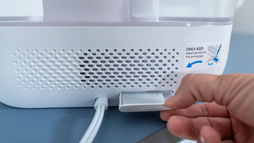 dreo hm311 - yes, the hm311 has a little aromatherapy tray hidden in the base...