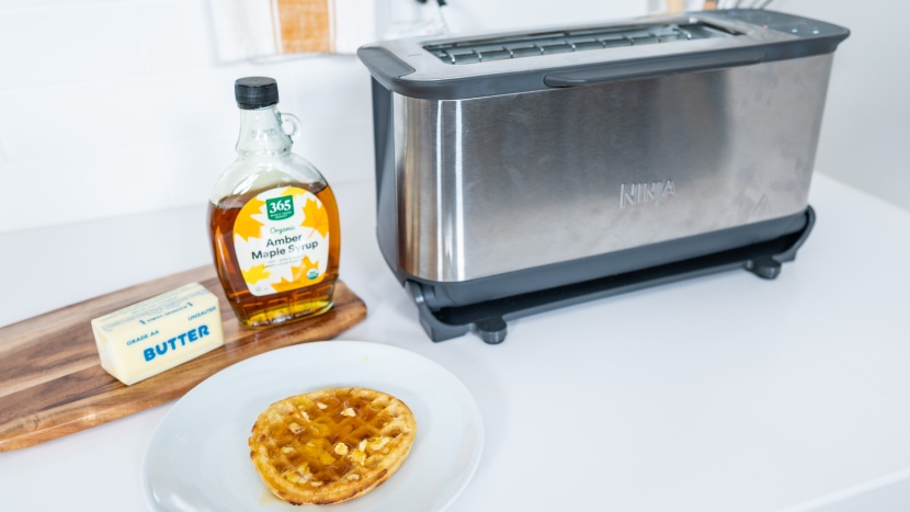 ninja st100 foodi 2-in-1 flip toaster - small kitchens will benefit from this 2-in-1 design.