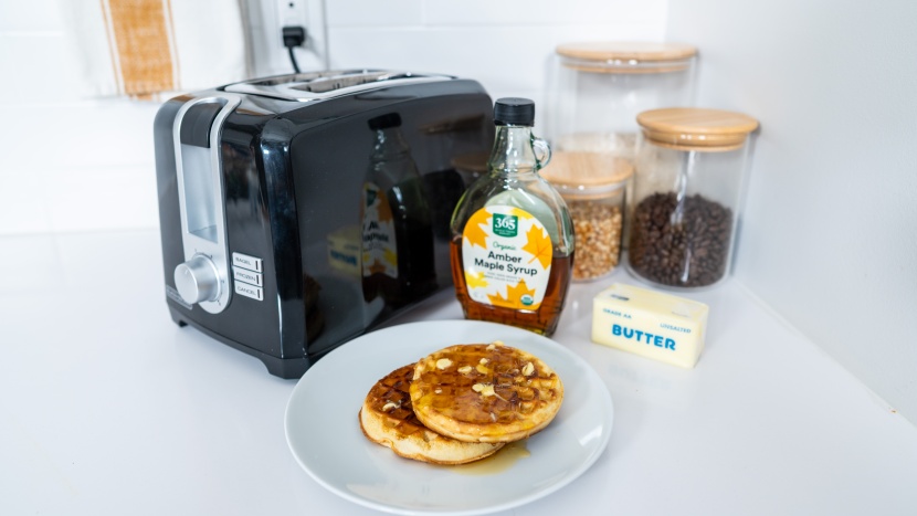 black+decker 2-slice t2569b - setting 4 or 5 worked best for frozen waffles.