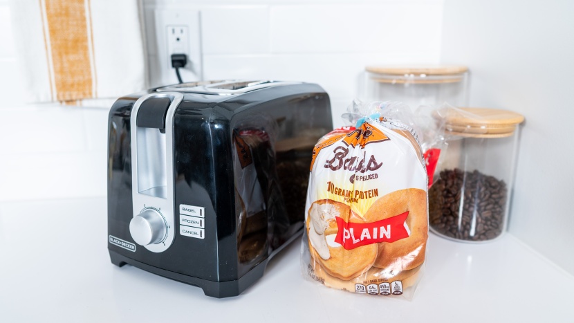 black+decker 2-slice t2569b - the black+decker has an annoyingly short cord.