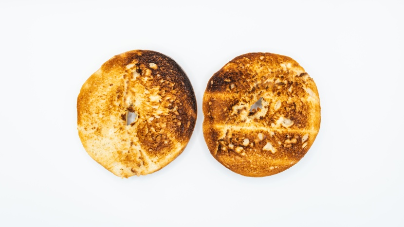 black+decker 2-slice t2569b - the black+decker exhibited mixed bagel toasting results at the...