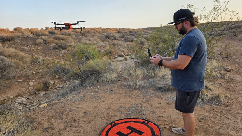 drones - the controller of the autel evo ii pro v3 has two large antennas...