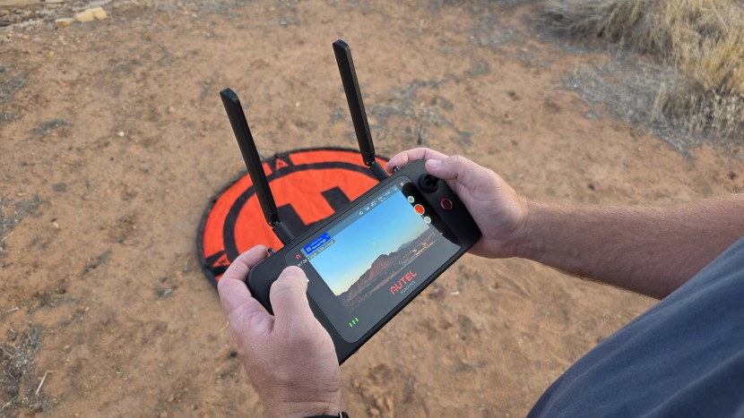 autel evo ii pro v3 - the included autel smart controller se has an integrated 6.4-inch...