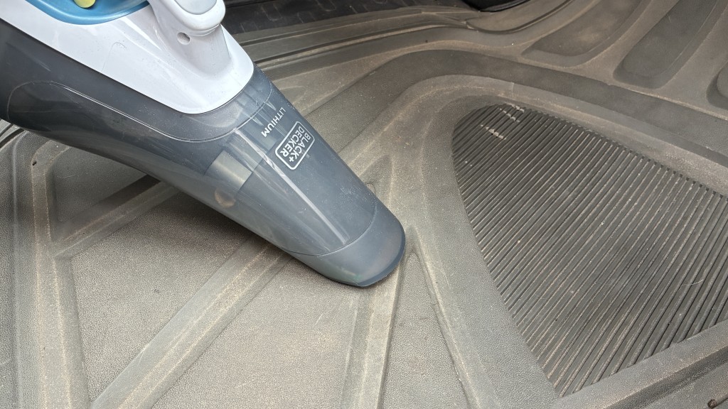 black+decker hhvi315jo42 - it's more powerful than it looks, able to lift dirt even from uneven...