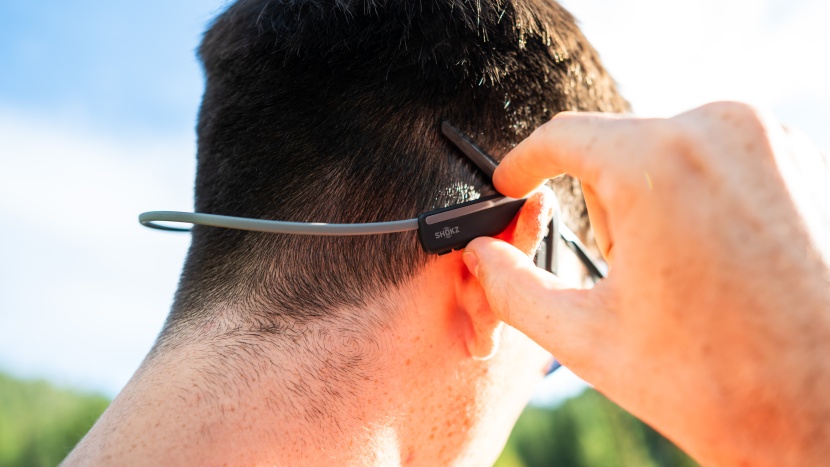 the openmove has easy-to-use controls.