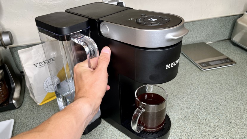 the integrated handle makes lifting the k-supreme's water resevoir...