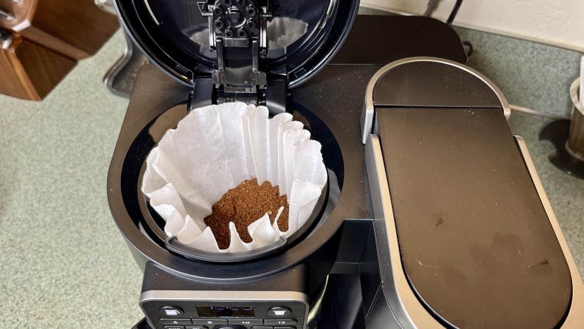 yes, you can even brew a pot of drip coffee with the k-duo.