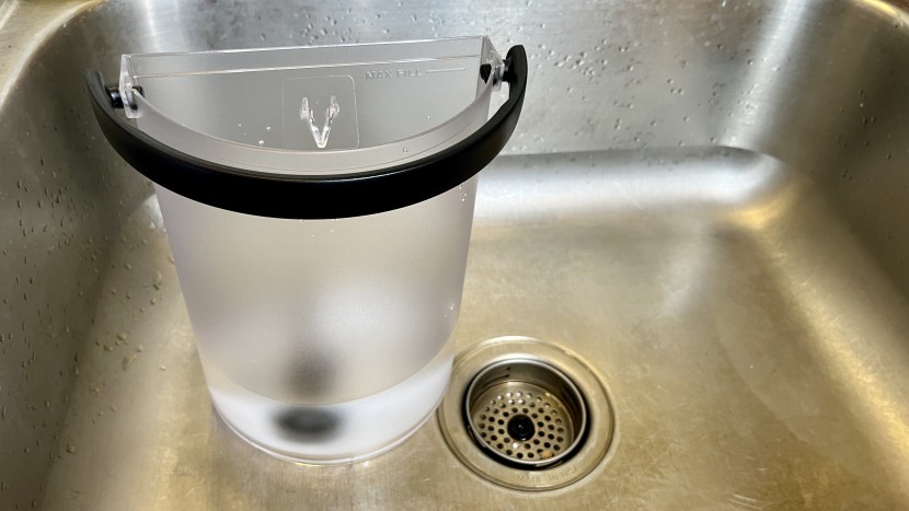 keurig coffee maker - the k-cafe&#039;s water resevoir is very easy to remove and fill thanks...