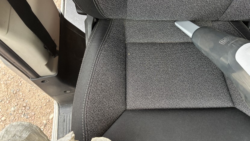 handheld vacuum - the crevice tool of the hhvi315jo42 performed well in the car.