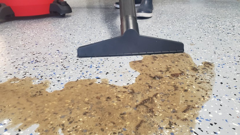 the wet cleanup attachment is great for picking up muddy messes.