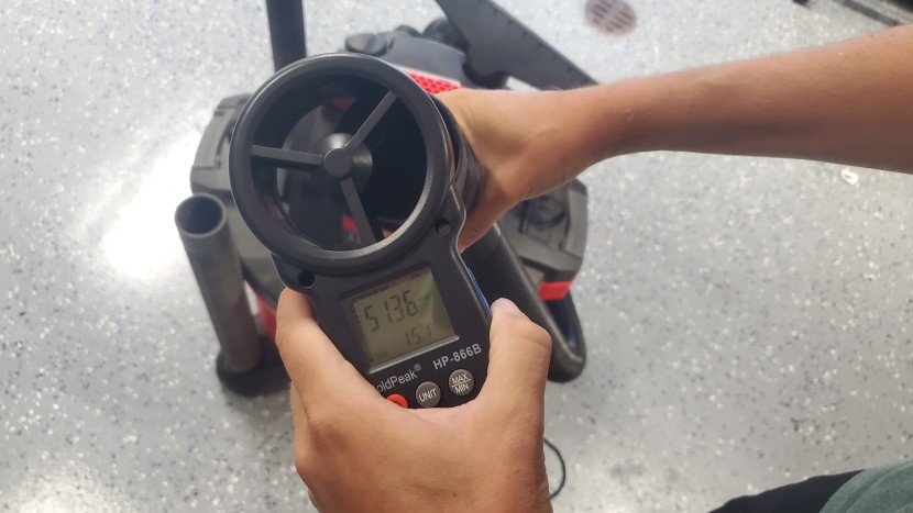 the craftsman has a strong airflow.