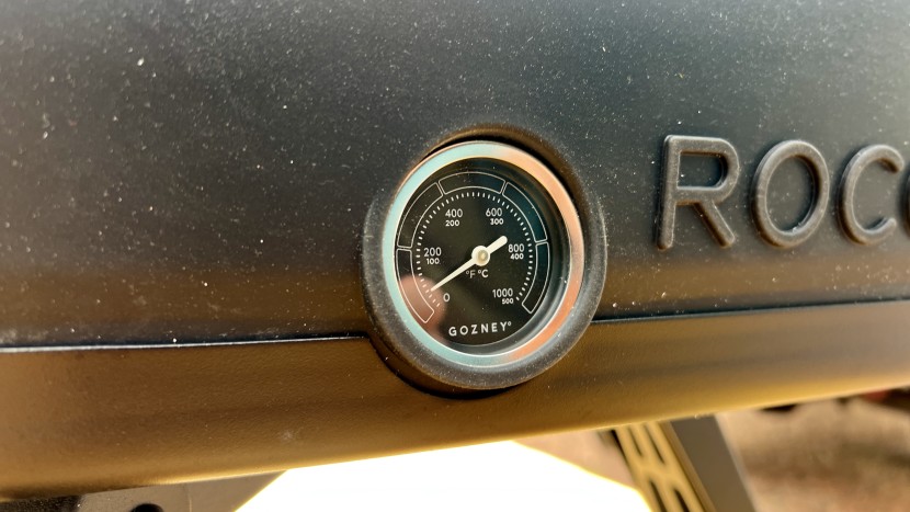 pizza oven - the temperature readout on the roccbox aligns nicely with the fuel...