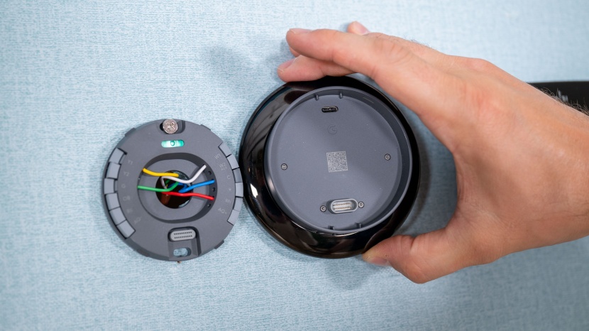 google nest learning 4th gen - the illuminated level on the backplate of the nest learning...