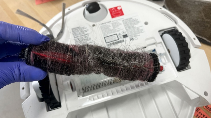 roborock q7 m5+ - the brush roller got plagued with pet hair right away.