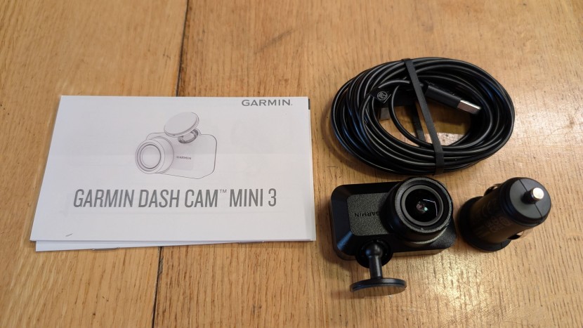 garmin mini 3 - everything that comes in the box. minimalist from start to finish.