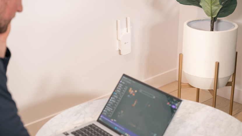 wifi extender - the adjustable antennas of the tp-link re315 ac1200 make it perfect...