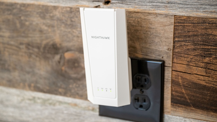 wifi extender - the netgear exs27 be5000 can make the rest of an outlet very...