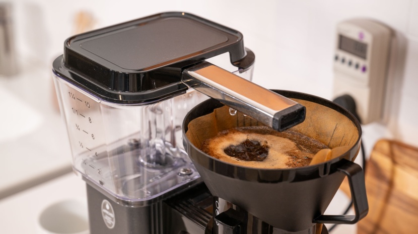 coffee maker - the technivorm moccamaster kbt brews rich, divine coffee.