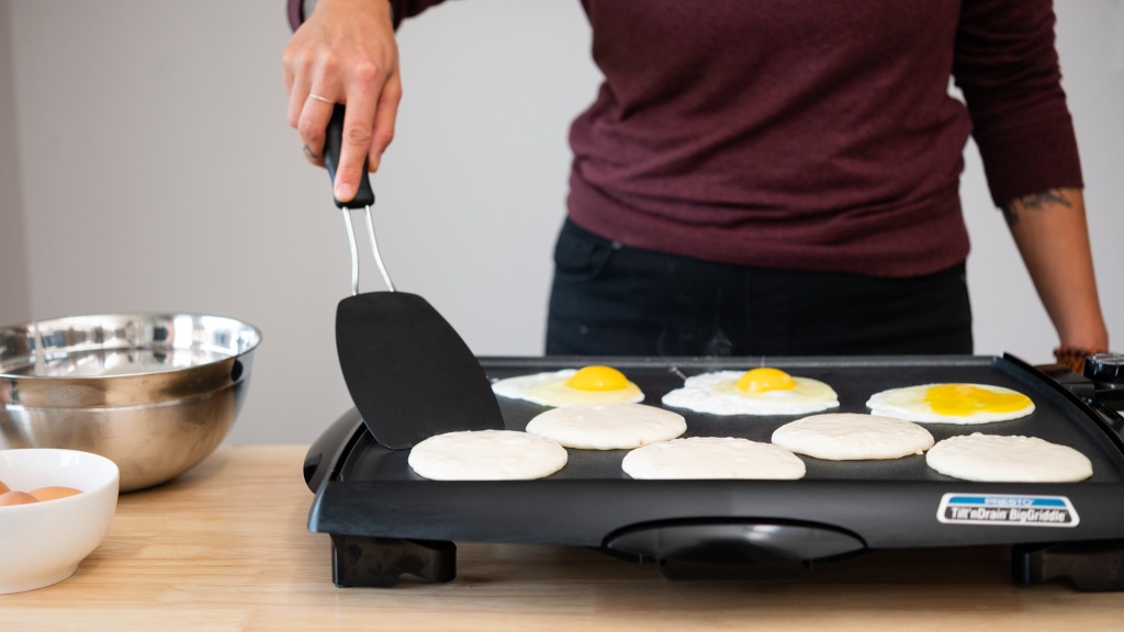 presto tilt 'n drain - the tilt 'n' drain can accommodate and evenly cook up to a dozen...