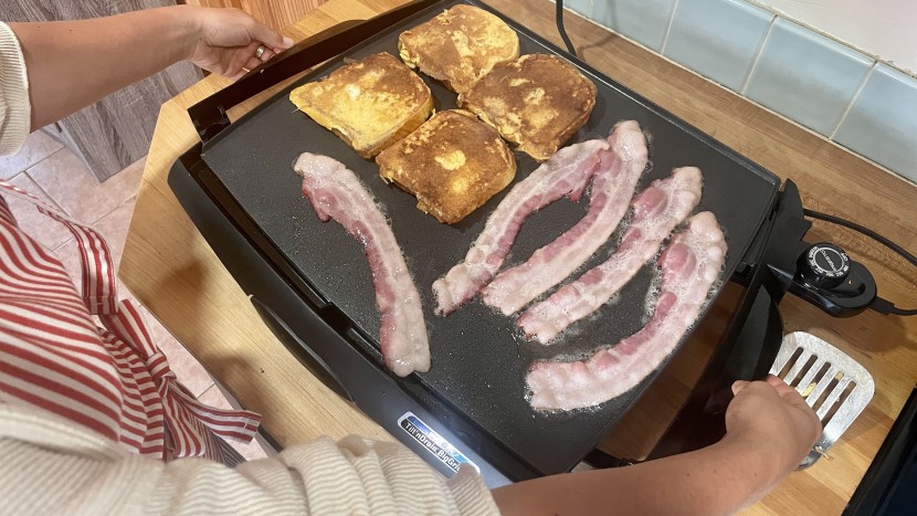 presto tilt 'n drain - it's no problem to drain excess grease with the easy-to-use tilt...