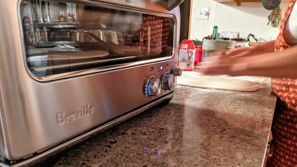Breville Smart Oven Pizzaiolo Review (Ever dreamed of making the perfect Neapolitan pizza from the comfort of your own kitchen? The Breville Smart Oven...)