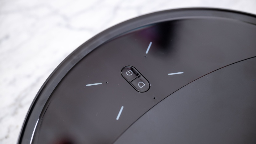 roborock saros 10r - the controls on the robot are very simple.