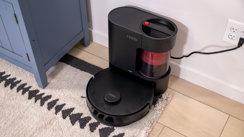 the yeedi has a bagless dustbin, so you empty the canister like many...