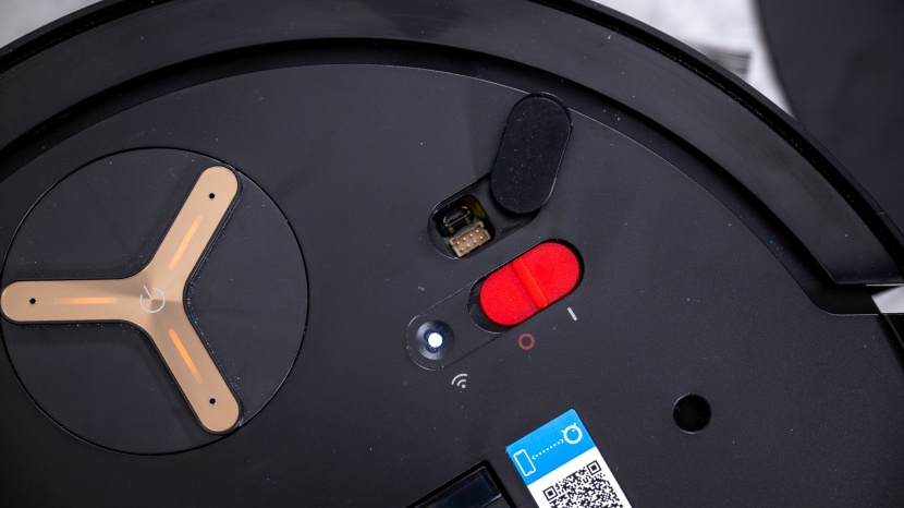 ecovacs deebot x9 pro omni - the buttons on the vacuum don't have labels, which can cause some...