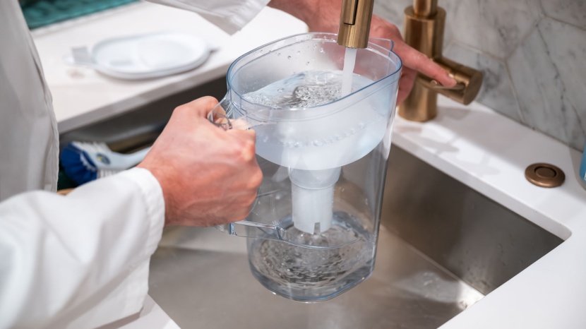 amazon basics 10-cup pitcher - the entire top comes off the pitcher when it's time to fill it up...