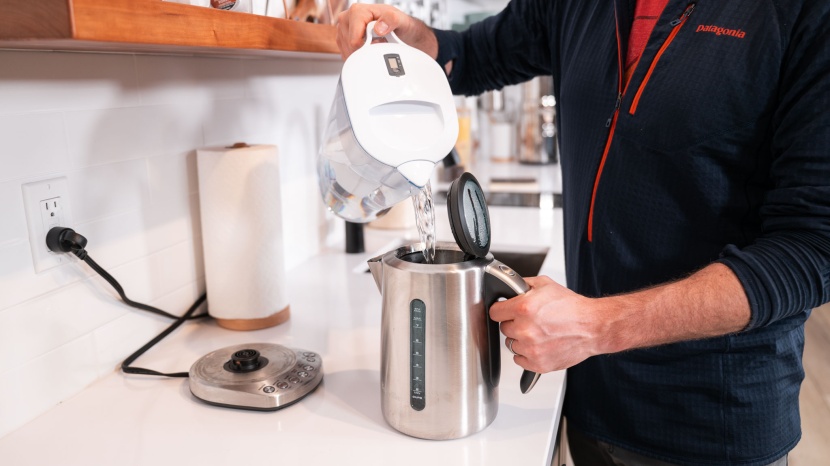 amazon basics 10-cup pitcher