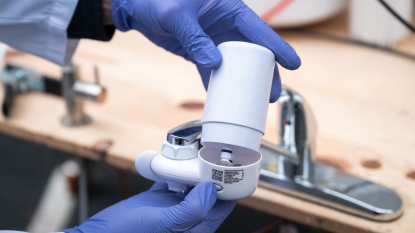 brita elite advanced faucet - opening the filter box to replace the internal filter on the brita...