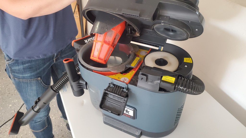 shark messmaster - the filtration on the shark messmaster is easy to access and clean.