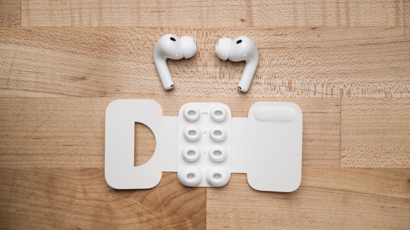 apple airpods pro 3 - the airpods pro 3 have five silicone tips and a nozzle that is more...