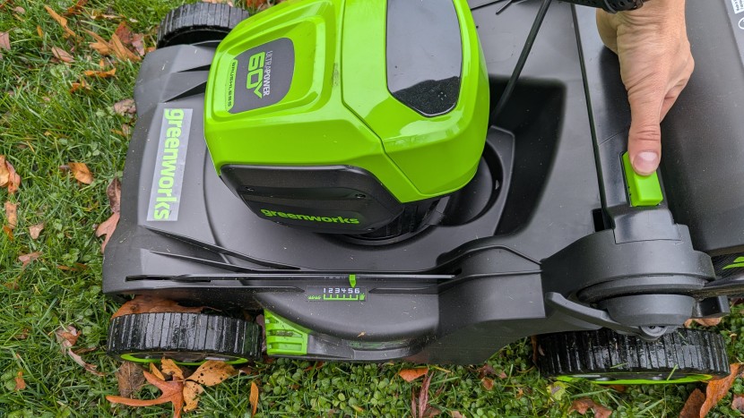 adjust the mowing height and easily verify the set level on the side...