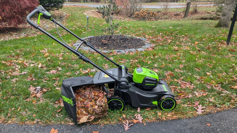 greenworks mo60l419 - we quickly filled the mulching bag when using it to collect leaves.