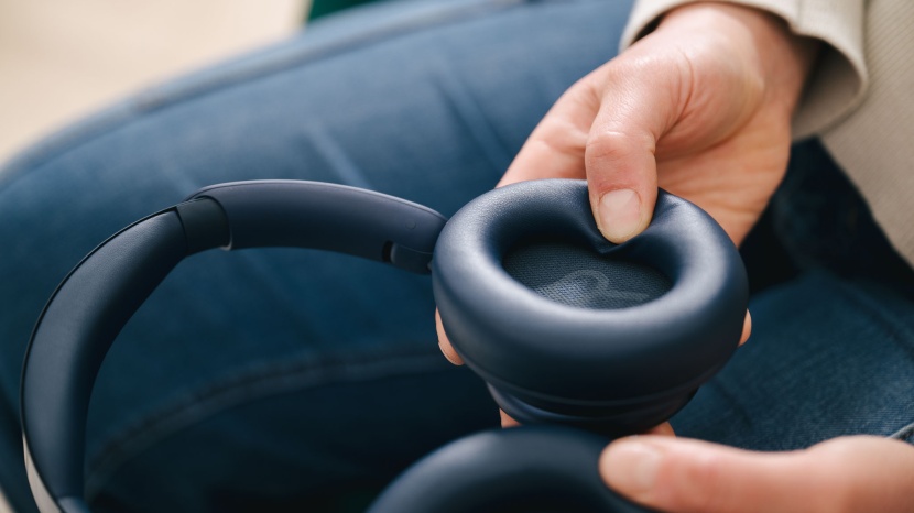 the earcups on the space q45 have enough give and support to feel...