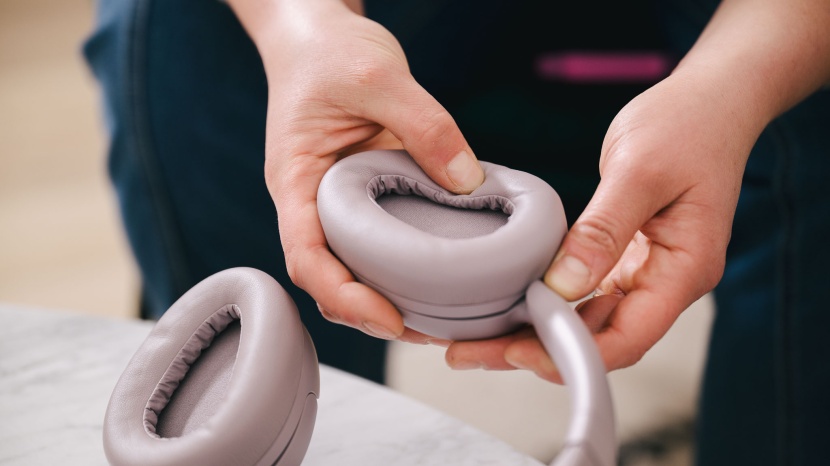 the earcups on the jbuds are soft, but they didn't manage to be very...