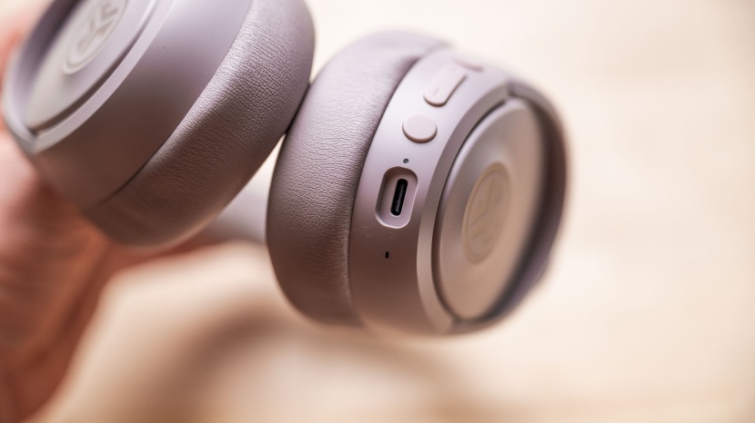 the jbuds have a single usb-c port.