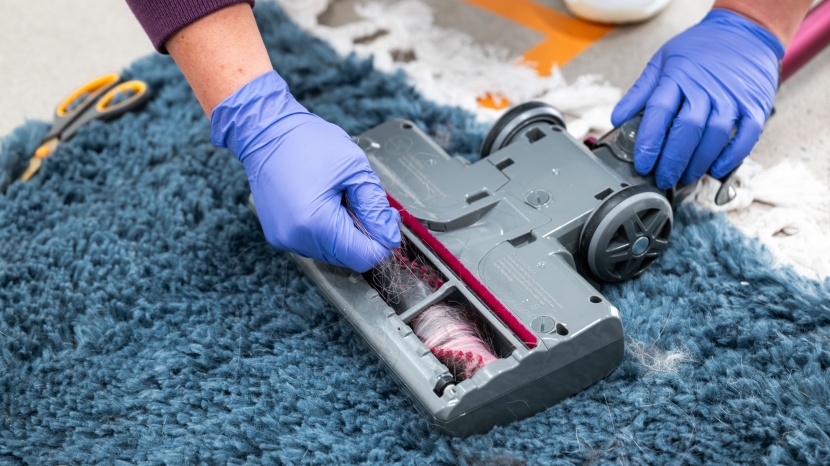 shark rocket pro dlx corded - we found that most longer hairs get stuck and clumped up in this...