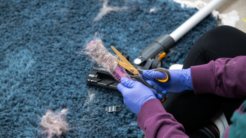 eureka cordless reacticlean 410 - unfortunately, pet fur and long hairs got stuck around this vacuum's...