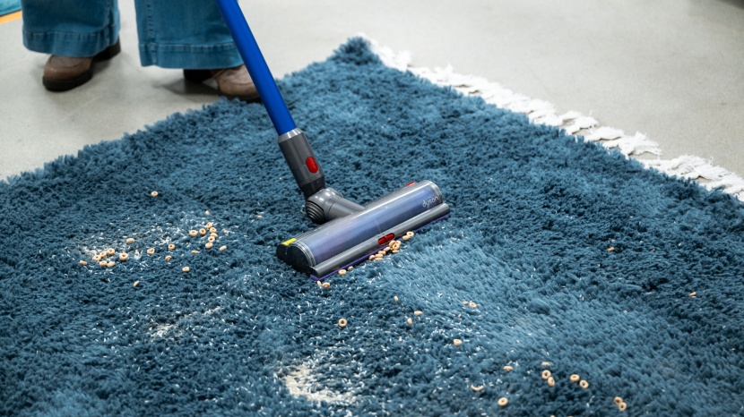 dyson gen5outsize - though heavy, this machine was able to effectively clean most carpets.