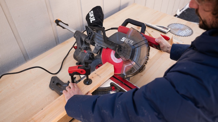 the skil can bevel 48-degrees to the left and 45-degrees to the right.