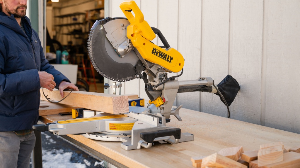 saw - the dewalt 12-inch double-bevel sliding compound dws780 is perfect...