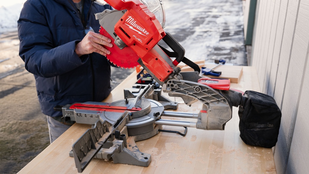 we were able to keep the blade guard locked up and out of the way...