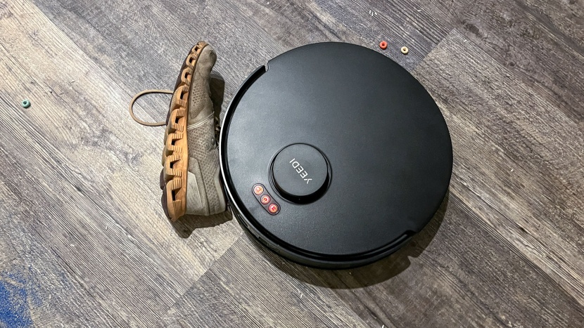 yeedi m12 pro+ - instead of avoiding this show, the m12 pro+ sucked up its laces and...