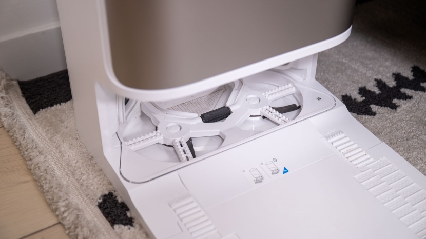 mova p10 pro ultra - the self-emptying dock is convenient and mostly quiet, though it...