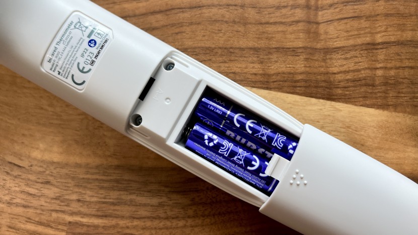 goodbaby no-touch fc-ir202 - battery changes can be a pain, but the ir202 keeps it simple with...