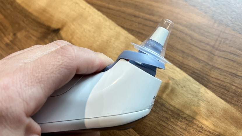 braun thermoscan 5 - a special lever releases the lens filter, making cleanups a breeze.