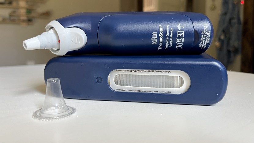 braun thermoscan 7+ connect - the case stores the thermometer and the lens filters neatly in one...